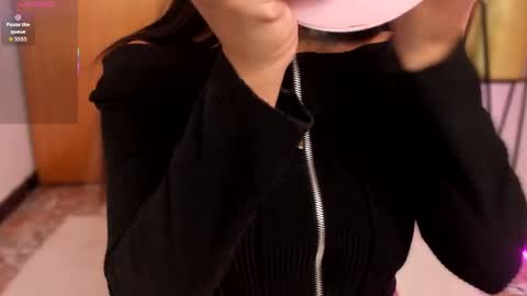 Julie online show from November 12, 1:50 am