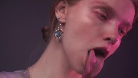        im expecting 350 thumbs up on my altar   online show from January 7, 10:12 pm