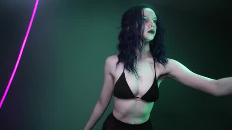        im expecting 350 thumbs up on my altar   online show from March 3, 10:15 pm