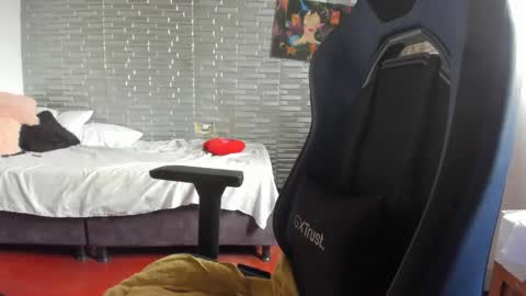 Ginger online show from April 24, 9:39 pm