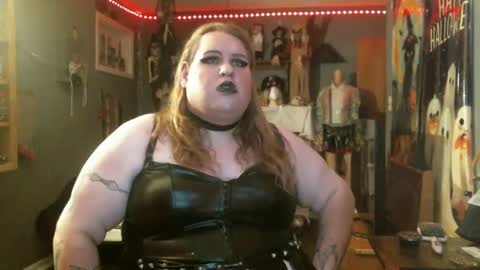 Snapshot of ginny_dominatrix chatting on September 15, 12:43 am ginny ray online show from September 15, 12:43 am