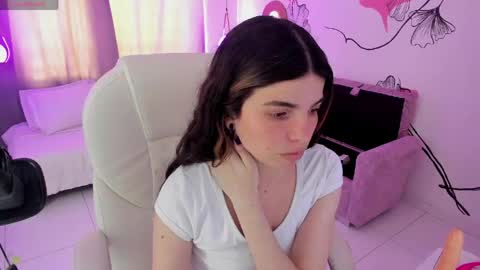 Kendall online show from May 11, 4:04 pm
