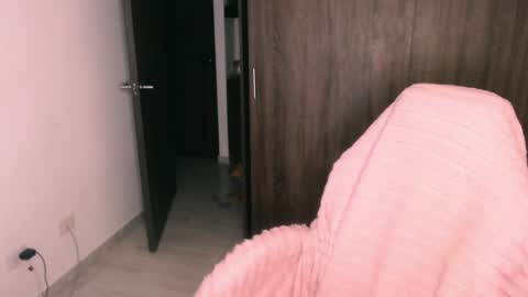 giny_bean online show from May 4, 11:12 pm