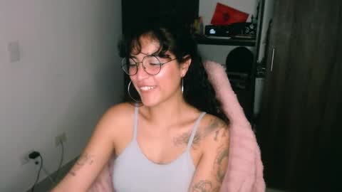 giny_bean online show from May 8, 11:54 pm
