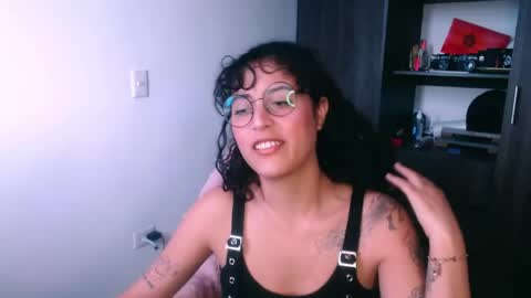 giny_bean online show from May 11, 9:45 pm