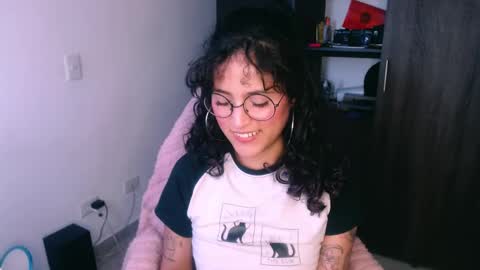 giny_bean online show from May 15, 10:39 pm
