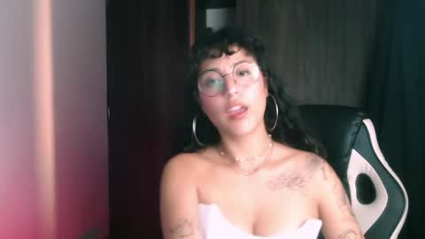 giny_bean online show from May 26, 3:13 am