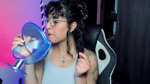 Snapshot of giny_bean chatting on June 20, 2:36 am giny_bean online show from June 20, 2:36 am