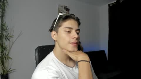 Snapshot of gio_russo chatting on December 2, 9:28 pm GioRusso online show from December 2, 9:28 pm