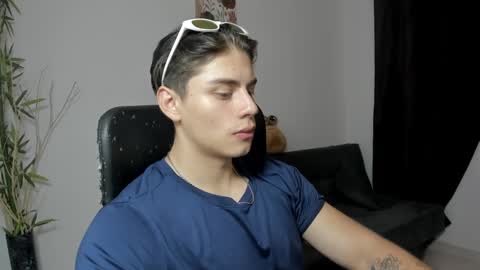 Snapshot of gio_russo chatting on December 4, 5:05 am GioRusso online show from December 4, 5:05 am