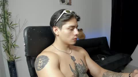 Snapshot of gio_russo chatting on December 7, 8:33 am GioRusso online show from December 7, 8:33 am