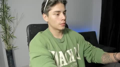 Snapshot of gio_russo chatting on December 12, 7:52 am GioRusso online show from December 12, 7:52 am