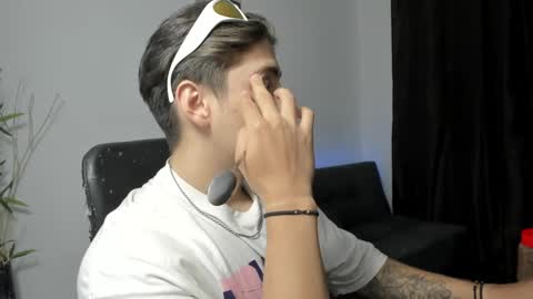 Snapshot of gio_russo chatting on December 14, 12:11 am GioRusso online show from December 14, 12:11 am