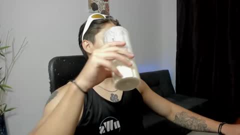 Snapshot of gio_russo chatting on December 14, 11:45 pm GioRusso online show from December 14, 11:45 pm