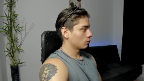 Snapshot of gio_russo chatting on December 17, 7:18 am GioRusso online show from December 17, 7:18 am