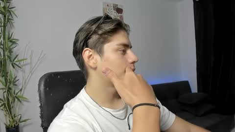 Snapshot of gio_russo chatting on December 24, 9:00 pm GioRusso online show from December 24, 9:00 pm