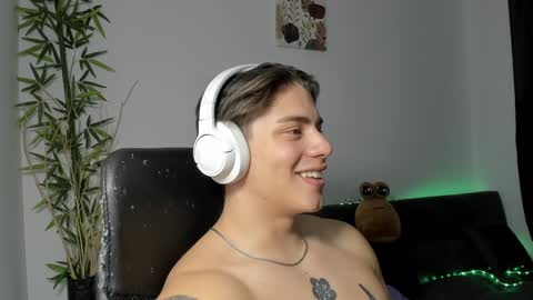 Snapshot of gio_russo chatting on January 27, 5:14 am GioRusso online show from January 27, 5:14 am