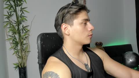 Snapshot of gio_russo chatting on January 29, 5:51 am GioRusso online show from January 29, 5:51 am