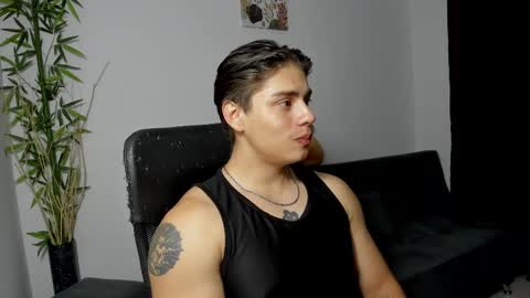 Snapshot of gio_russo chatting on February 12, 2:35 am GioRusso online show from February 12, 2:35 am