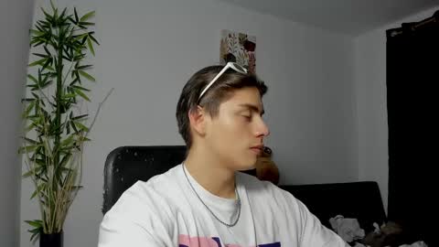 Snapshot of gio_russo chatting on February 16, 11:16 pm GioRusso online show from February 16, 11:16 pm