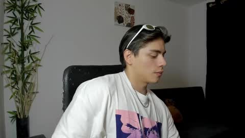 Snapshot of gio_russo chatting on February 18, 5:53 am GioRusso online show from February 18, 5:53 am