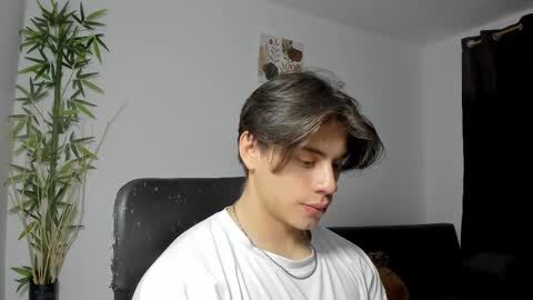 Snapshot of gio_russo chatting on February 21, 2:39 am GioRusso online show from February 21, 2:39 am