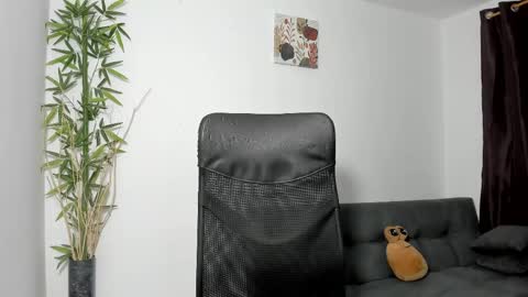 Snapshot of gio_russo chatting on February 24, 3:33 am GioRusso online show from February 24, 3:33 am