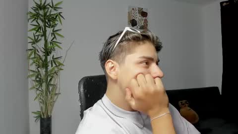 Snapshot of gio_russo chatting on February 28, 9:33 pm GioRusso online show from February 28, 9:33 pm