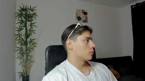 Snapshot of gio_russo chatting on March 3, 2:47 am GioRusso online show from March 3, 2:47 am