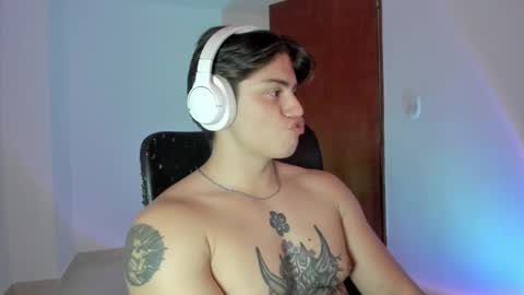 Snapshot of gio_russo chatting on October 1, 9:54 pm GioRusso online show from October 1, 9:54 pm