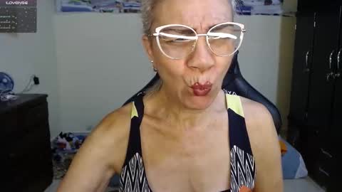 Snapshot of giorgia_xue53 chatting on February 12, 11:20 pm Mary online show from February 12, 11:20 pm
