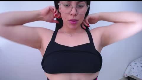 Snapshot of giorivera199 chatting on December 3, 3:44 pm GIO RIVERA online show from December 3, 3:44 pm