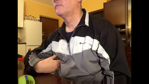 Snapshot of giovanni_1964 chatting on December 31, 7:51 pm giovanni_1964 online show from December 31, 7:51 pm
