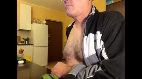 Snapshot of giovanni_1964 chatting on October 19, 4:57 am giovanni_1964 online show from October 19, 4:57 am