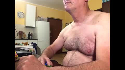 giovanni_1964 online show from May 11, 3:12 am