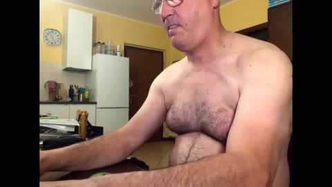 giovanni_1964 online show from May 17, 2:53 am