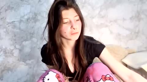 girl_cute007 online show from March 6, 7:21 pm