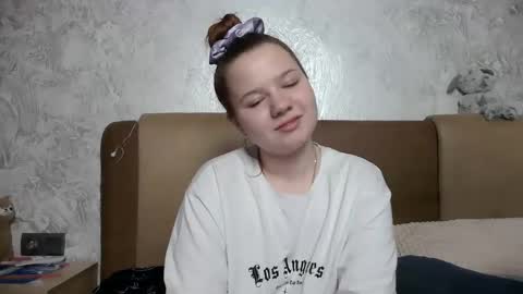 girl_cute07 online show from May 16, 7:34 pm