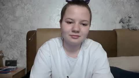 girl_cute07 online show from May 16, 7:45 pm