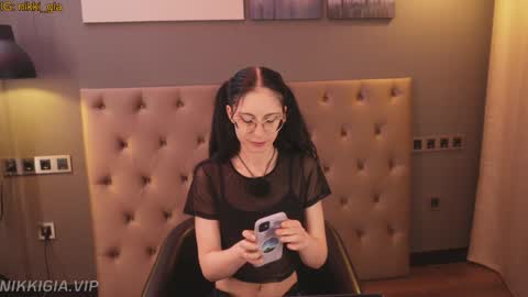 Nikki online show from March 6, 4:14 pm