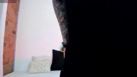 girl_inline online show from March 12, 12:17 am