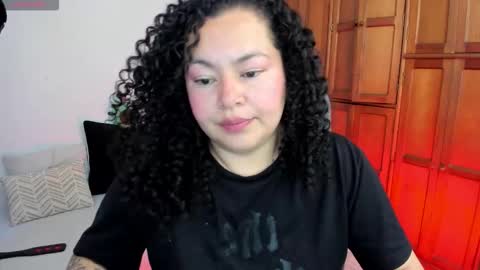 girl_inline online show from March 15, 10:27 pm