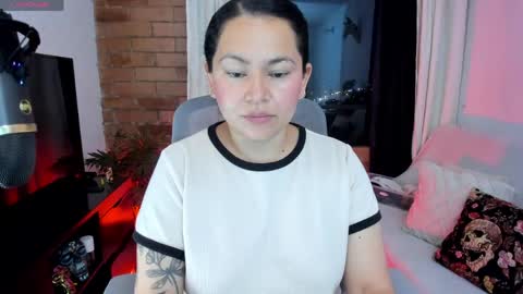 girl_inline online show from March 30, 11:28 pm