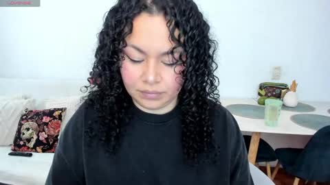 girl_inline online show from April 3, 9:13 pm