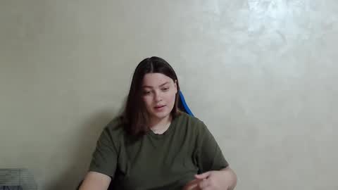 Snapshot of girl_leya chatting on December 1, 11:25 pm girl_leya online show from December 1, 11:25 pm