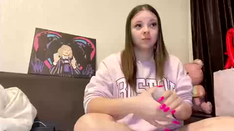 Snapshot of girl_shy07 chatting on March 11, 7:53 pm girl_shy07 online show from March 11, 7:53 pm