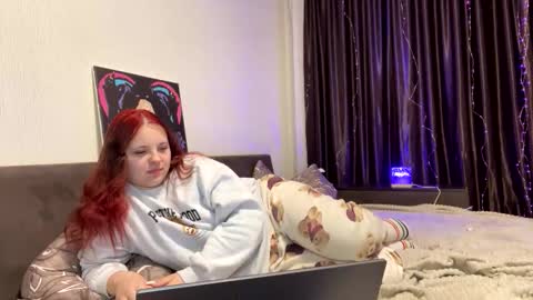 girl_shy07 online show from April 22, 11:06 pm
