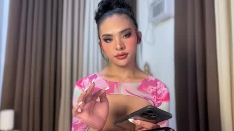 queen ronna online show from May 7, 4:01 pm