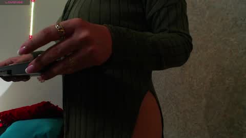 Snapshot of girlghost_ chatting on April 19, 1:16 am GhostG online show from April 19, 1:16 am