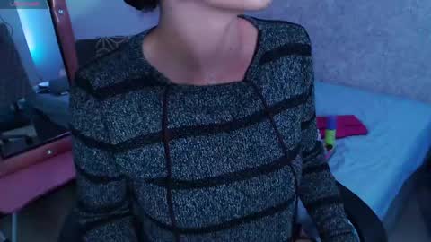 Snapshot of girlghost_ chatting on May 17, 7:21 pm GhostG online show from May 17, 7:21 pm